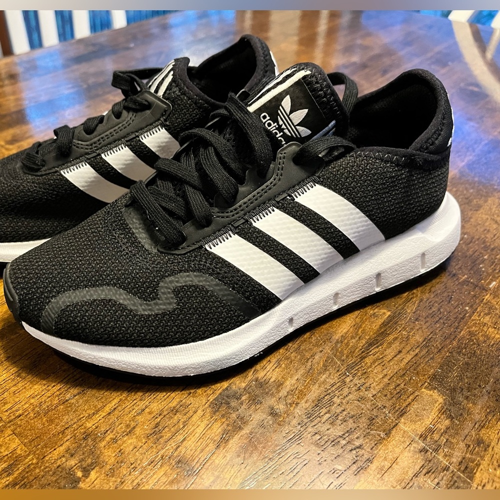 Adidas youth swift run 1.0 shoes